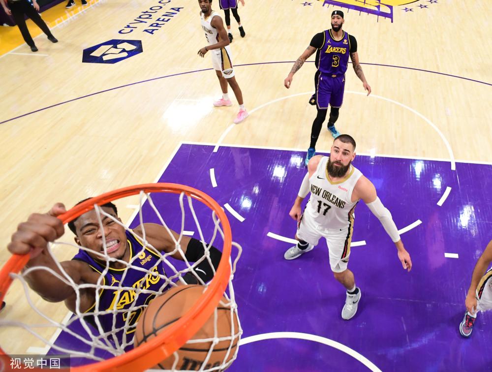 通过两翼的 通过两翼的